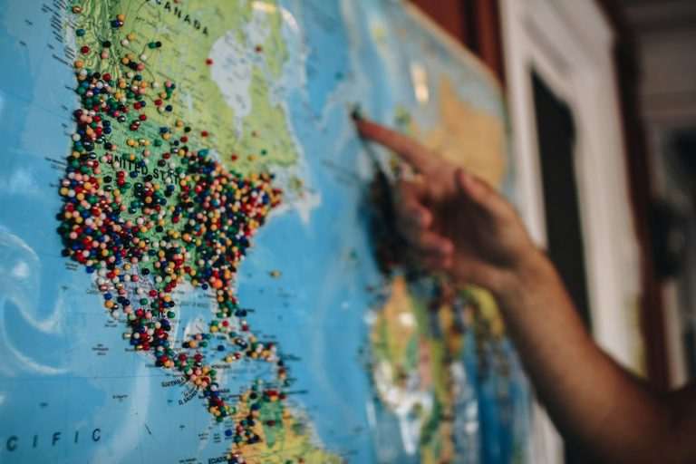 Travel agent planning with a Kenya tour operator for travel agents using a pinned map